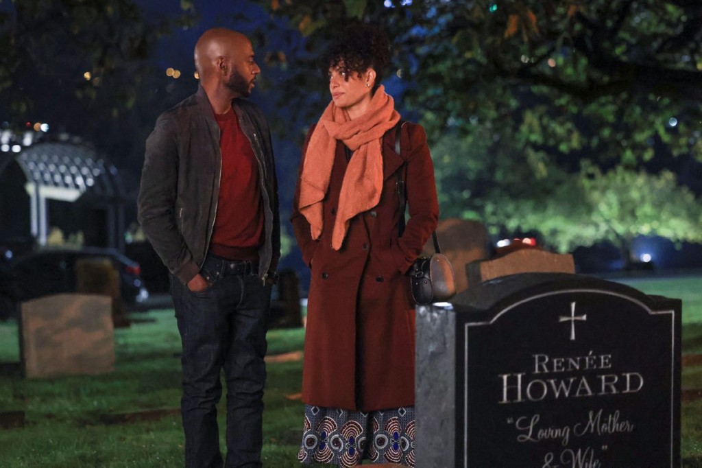 Rome Howard (Romany Malco) et Regina Howard (Christina Moses) se rendent au cimetière